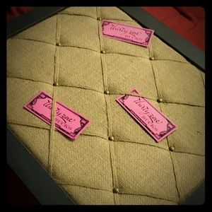 22.5" x 18.5" Burlap Office Wall Organizer